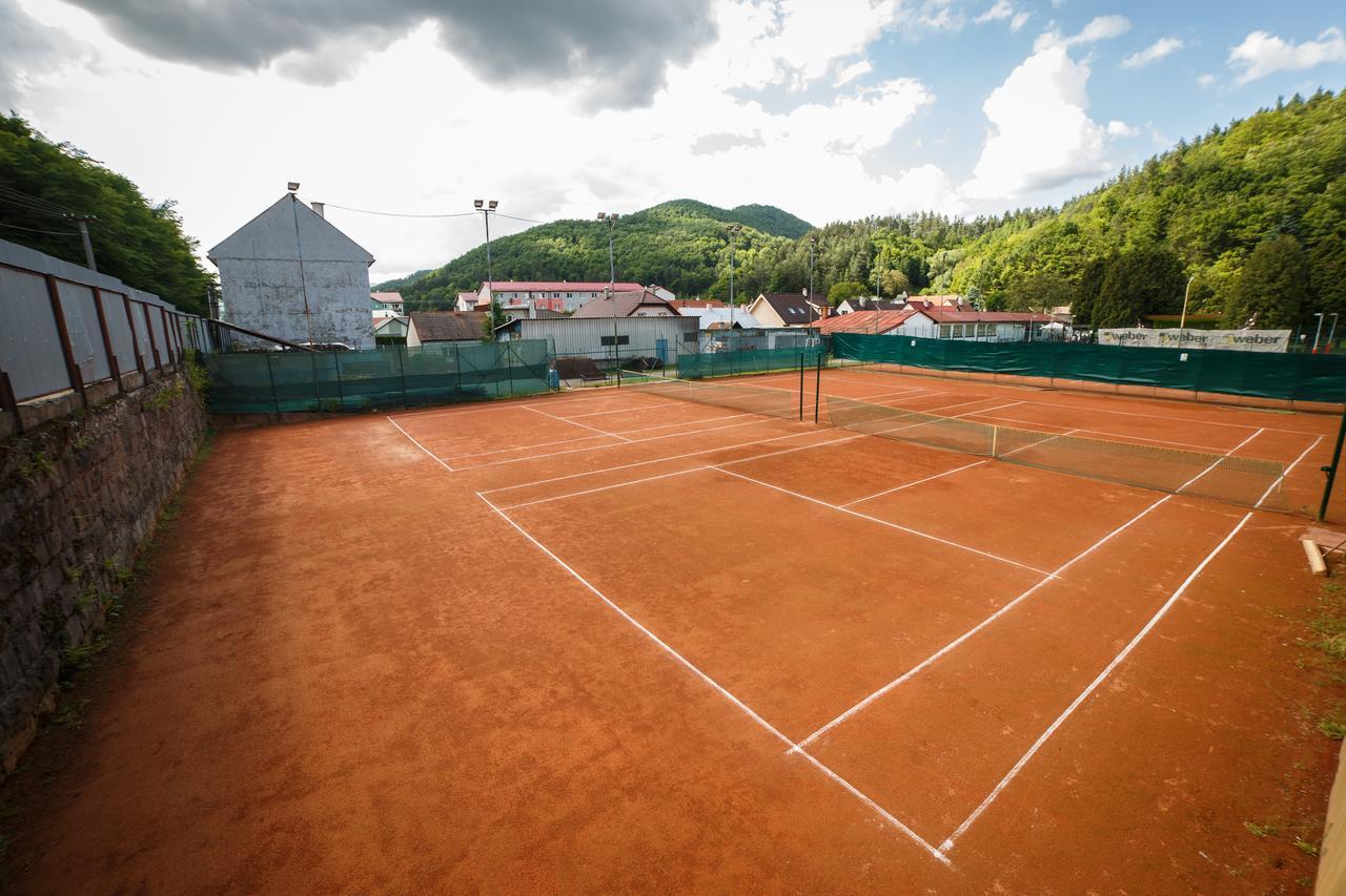 Hotel Daro Banská Štiavnica エクステリア 写真